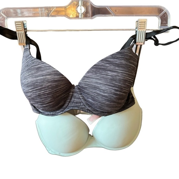 PINK Victoria’s Secret set of 2 bra in a size 32D used in a excellent condition - Picture 1 of 7